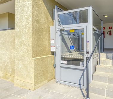 Foto elevador para PNE em outubro de 2020